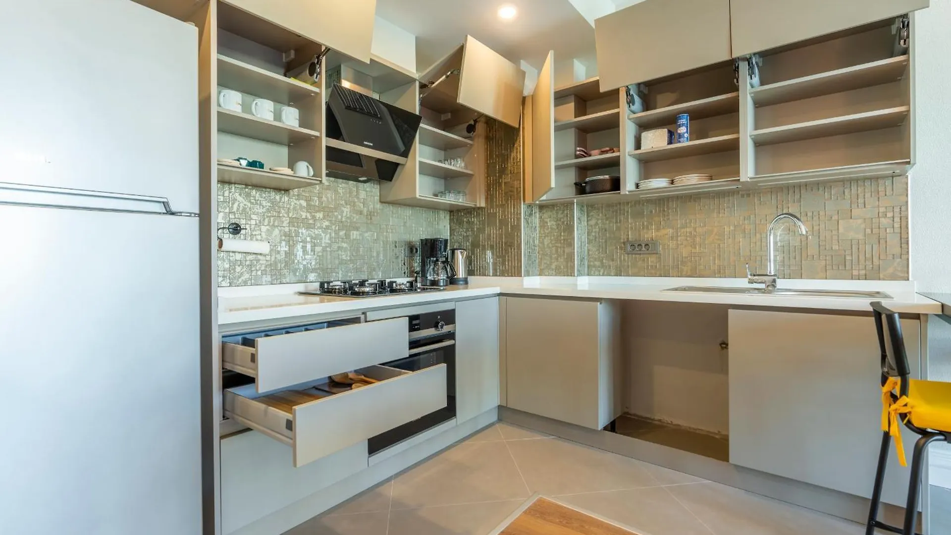 Apartment Chich 1-Bed Free Pool, Spa, Fast Wifi Fitness & Beach Access Aksu  Turkey